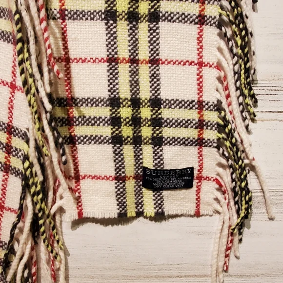 BURBERRY LONDON Classic Washed Vintage Check Happy Double Fringed Scarf Muffler
